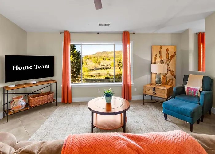 Private Indoor Pickleball Court & Red Rock Views