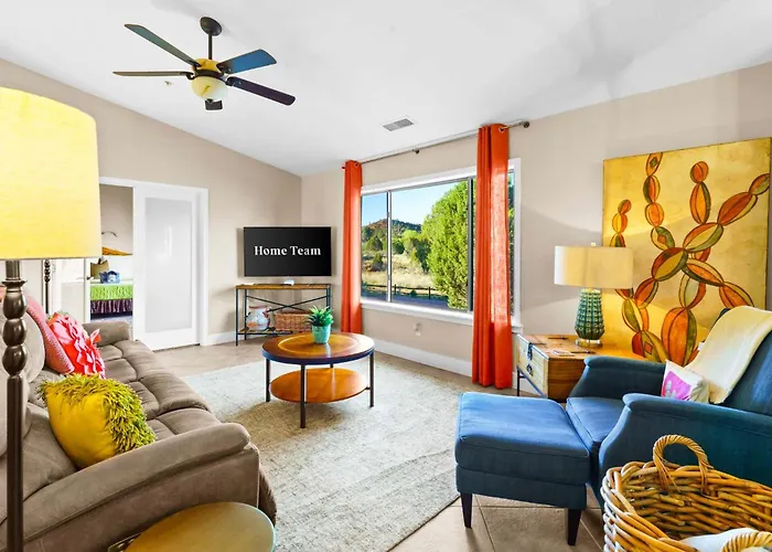 Private Indoor Pickleball Court & Red Rock Views Holiday home *
