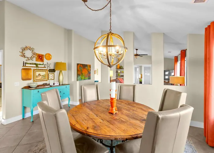 Private Indoor Pickleball Court & Red Rock Views Holiday home