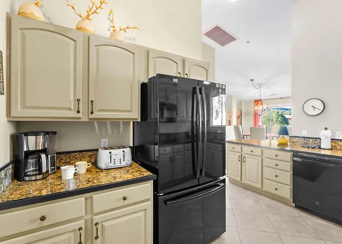 Private Indoor Pickleball Court & Red Rock Views *