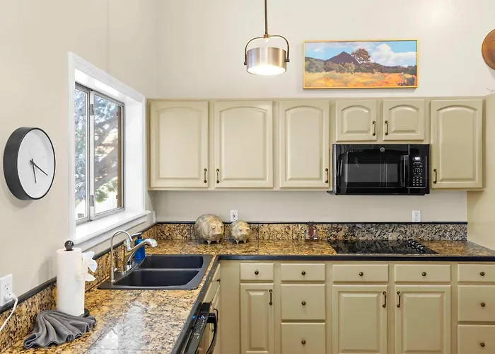 Private Indoor Pickleball Court & Red Rock Views Holiday home Sedona