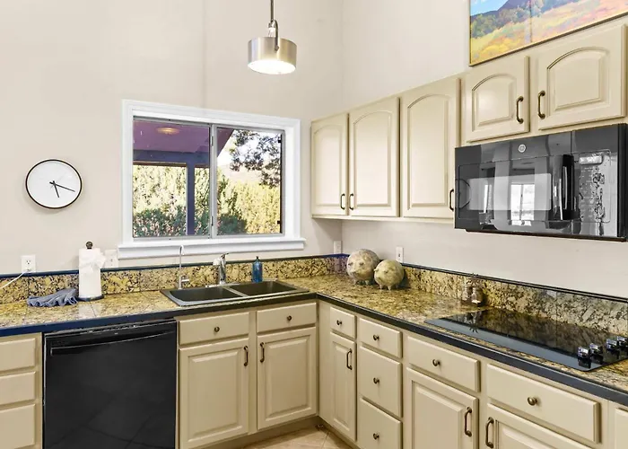 Holiday home Private Indoor Pickleball Court & Red Rock Views