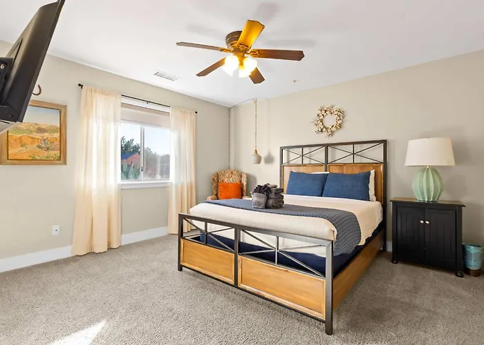 Holiday home Private Indoor Pickleball Court & Red Rock Views