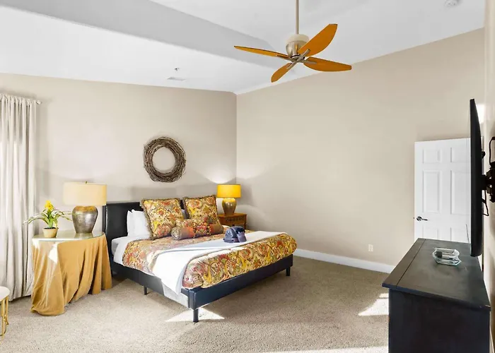 Holiday home Private Indoor Pickleball Court & Red Rock Views