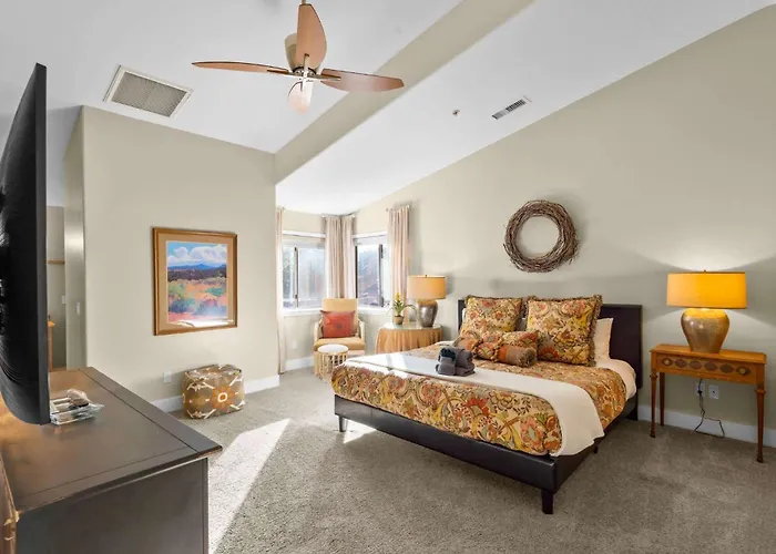 Private Indoor Pickleball Court & Red Rock Views *