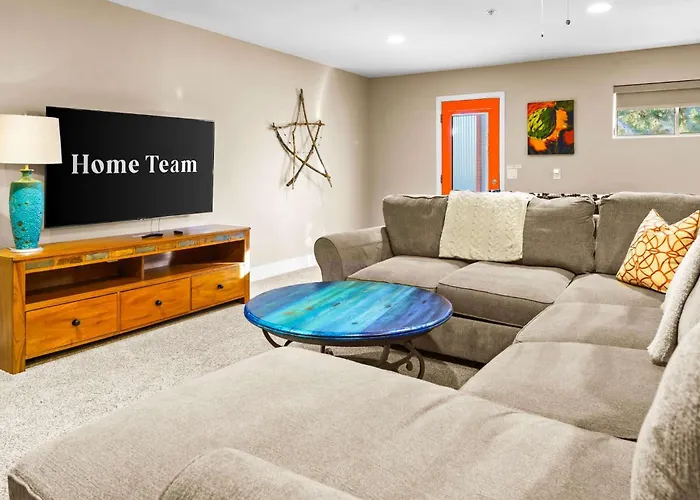 Private Indoor Pickleball Court & Red Rock Views Holiday home *