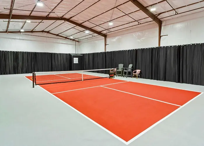 Private Indoor Pickleball Court & Red Rock Views *