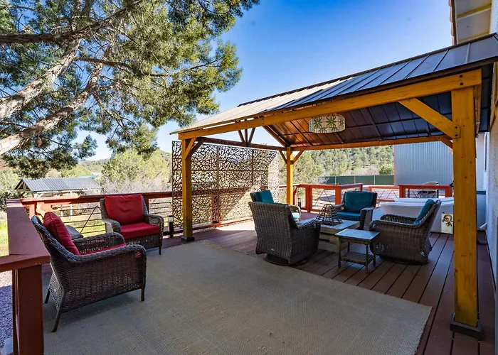 Private Indoor Pickleball Court & Red Rock Views Holiday home *
