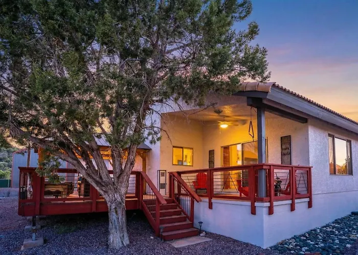 Private Indoor Pickleball Court & Red Rock Views *