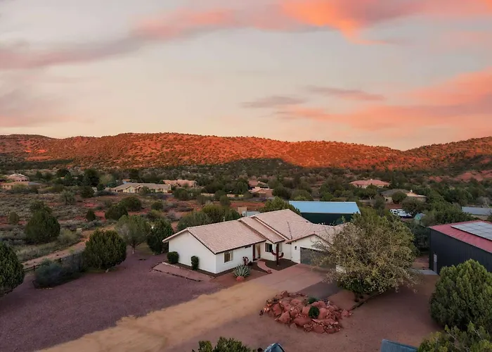 Private Indoor Pickleball Court & Red Rock Views Holiday home *
