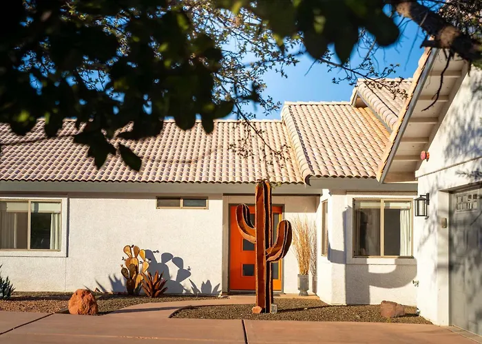 Private Indoor Pickleball Court & Red Rock Views *